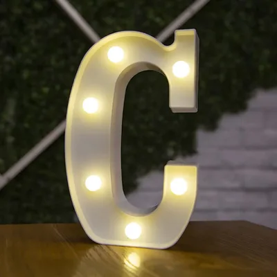 LED svietiace písmeno C na stôl Tiardey